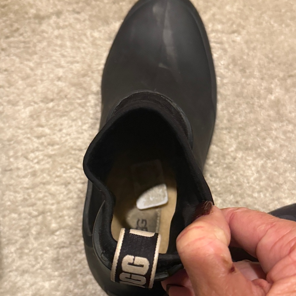 Women’s Ugg “droplet” rain boot.
Size 9 - Picture 8 of 10